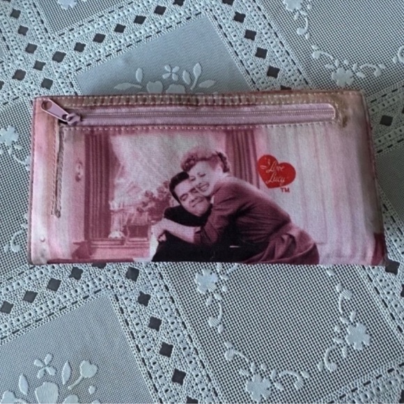 I LOVE LUCY PINK VINTAGE WALLET - Picture 3 of 12